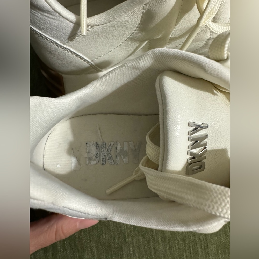 DKNY woman cream/ white sneakers, size 5.5 NWOT - Picture 11 of 12